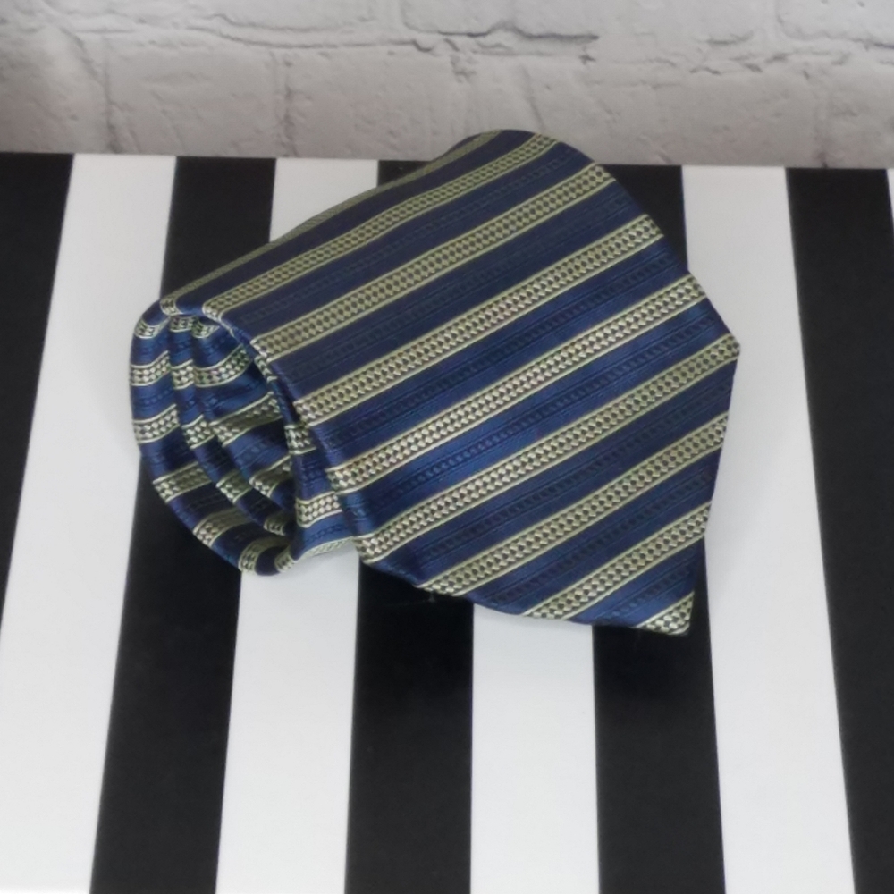 TIE WORLD VINTAGE TIE